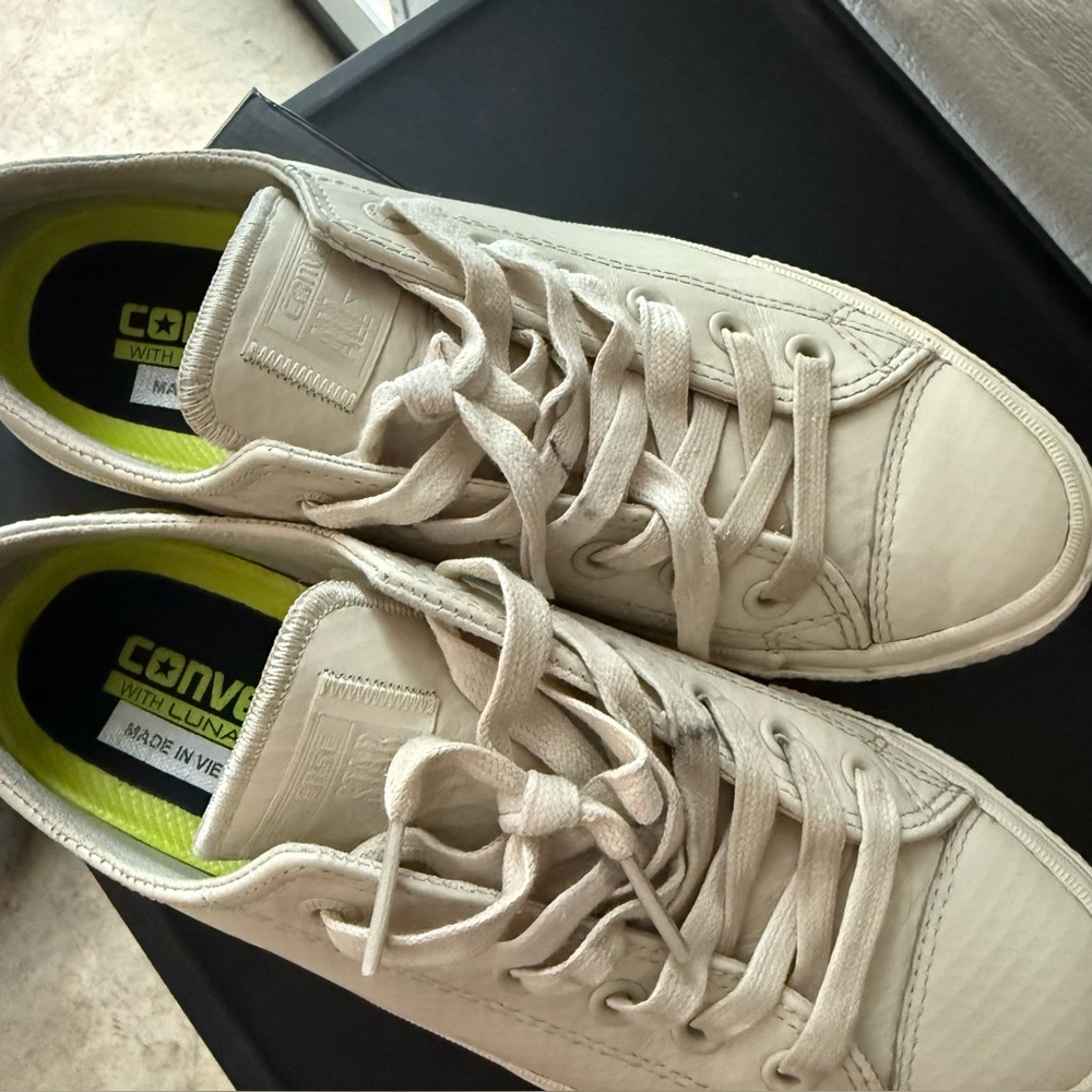 Converse Chuck II Cream low tops